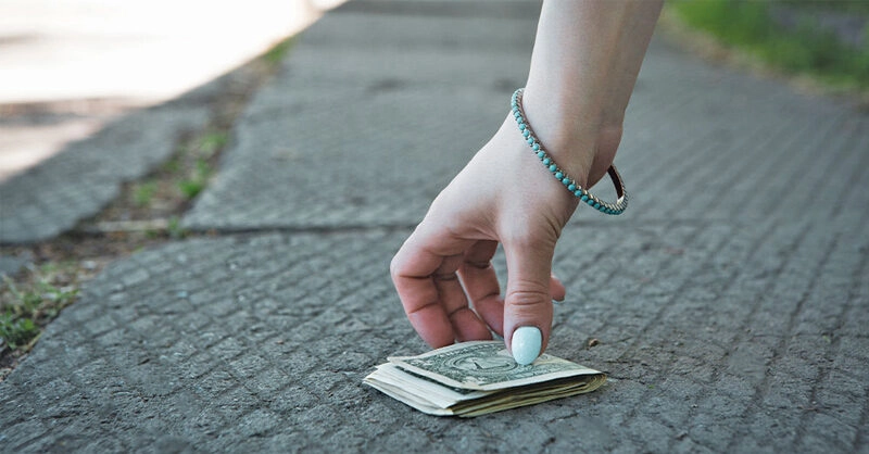 Giải mã giấc mơ nhặt được tiền đánh con gì dễ trúng